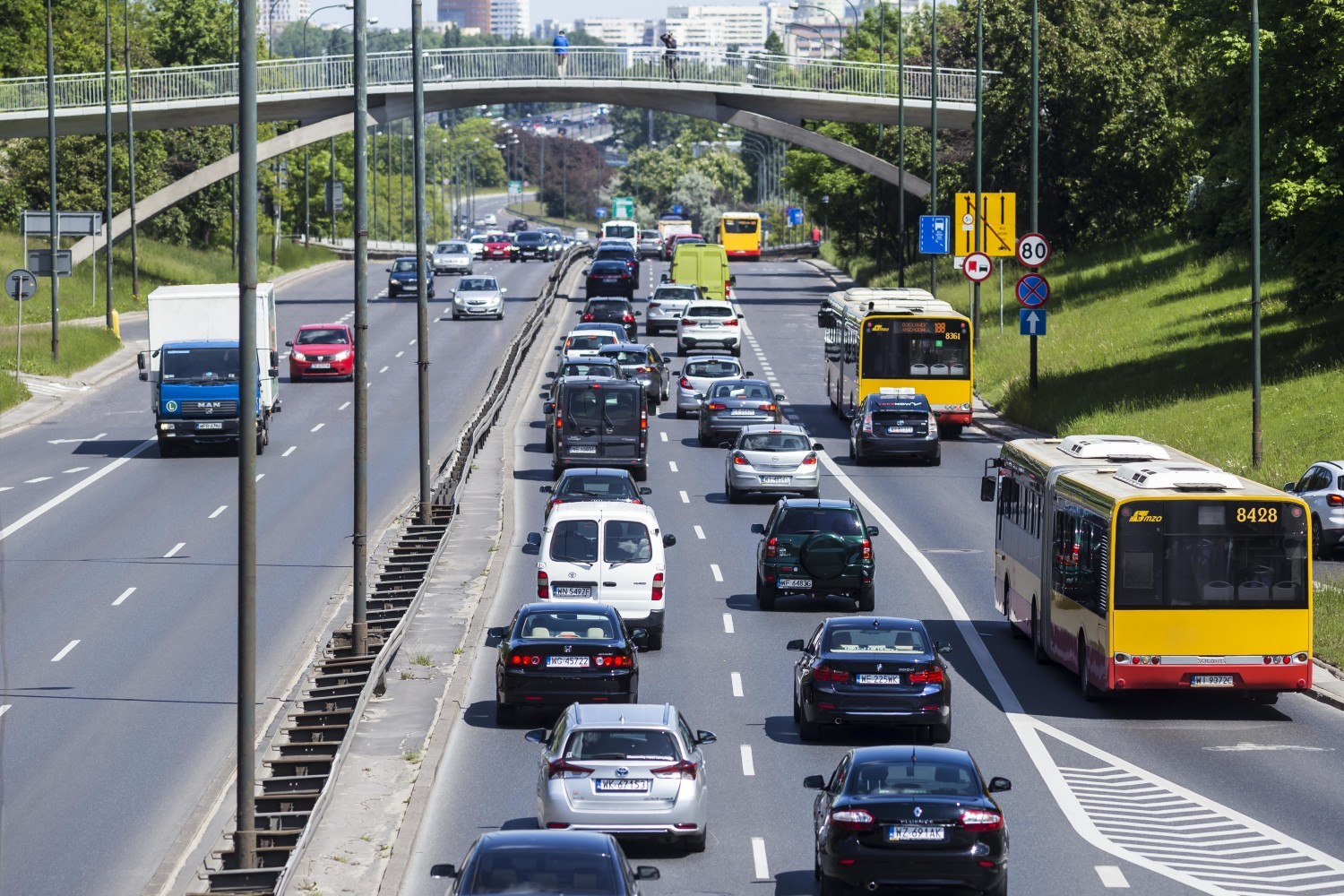 Wiadukty na Trasie Łazienkowskiej w kiepskim stanie. ZDM wprowadza ograniczenia prędkości
