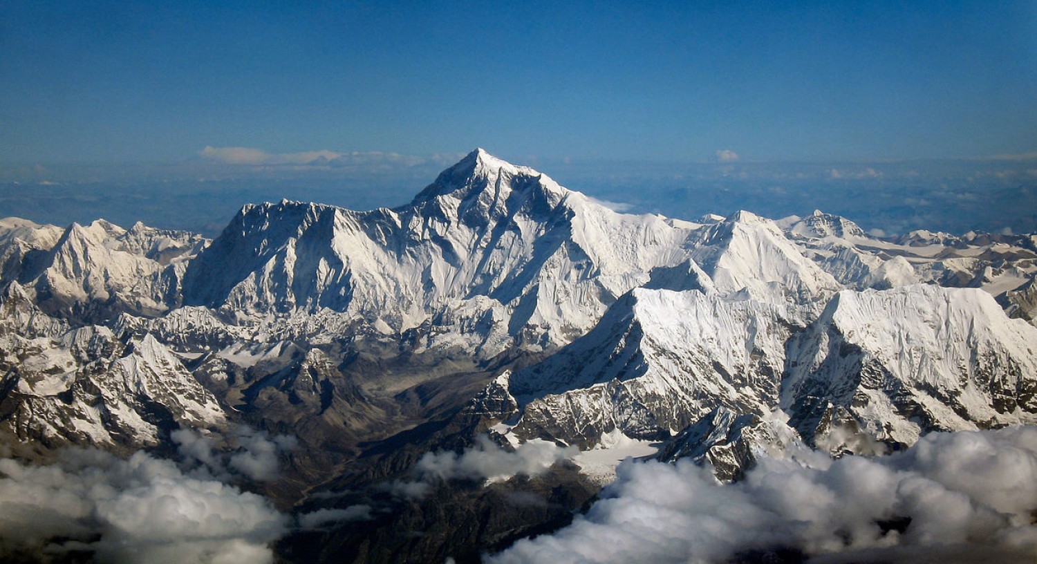 CHINY / NEPALGranica chińsko-nepalska ciągnie się na długości 1236 km, wzdłuż łańcucha Himalajów