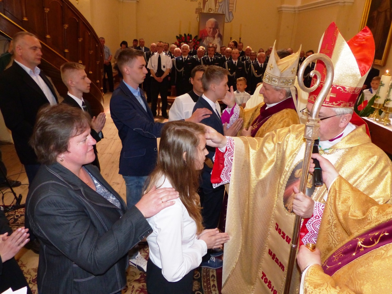 Nuncjusz apostolski udzielił bierzmowania w stoleckiej parafii