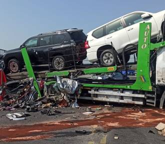 Śmiertelny wypadek na A1 w Adolfinowie. Laweta zderzyła się z samochodami