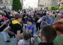 Potańcówka na Placu Literatów w Kielcach przyciągnęła tłumy. Tak bawią się kielczanie