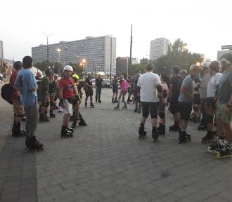 Urban Skating w Katowicach. Nie brakuje chętnych do wspólnej jazdy na rolkach
