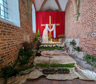 Kalisz: Zobacz symboliczne Groby Pańskie w kościołach kaliskiego śródmieścia. ZDJĘCIA