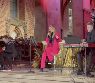 Koncert kolęd w wykonaniu Kasi Cerekwickiej w gnieźnieńskiej katedrze