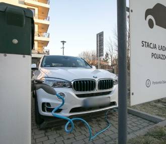 Dziesięć firm zgłosiło chęć budowy parkingu i stacji ładowania pojazdów w Lipinkach