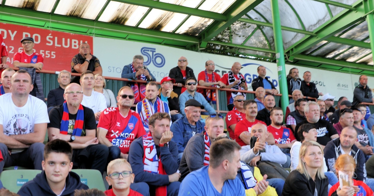 Raków Częstochowa wszystkie mecze w tym sezonie w PKO Ekstraklasie rozgrywa na stadionie w Bełchatowie Zobacz kolejne zdjęcia