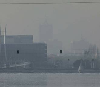 Uwaga! Smog znów zaatakował w Poznaniu! Dziś wysoki poziom stężenia pyłów PM10!