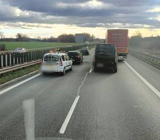 Zderzenie trzech samochodów na autostradzie A4. Utrudnienia w ruchu