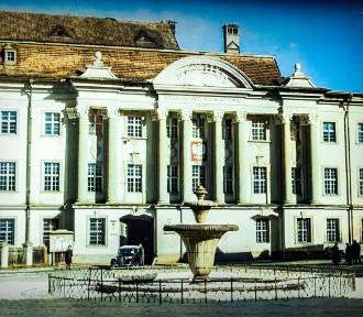 8 historycznych zimowych kadrów powojennych Żar. Jak wyglądał pałac Promnitzów?