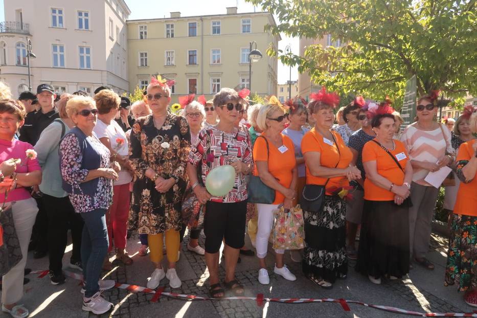Senioralia 2023 w Wałbrzychu: Seniorzy przejęli klucze do miasta i zatańczyli poloneza - zobaczcie zdjęcia i program