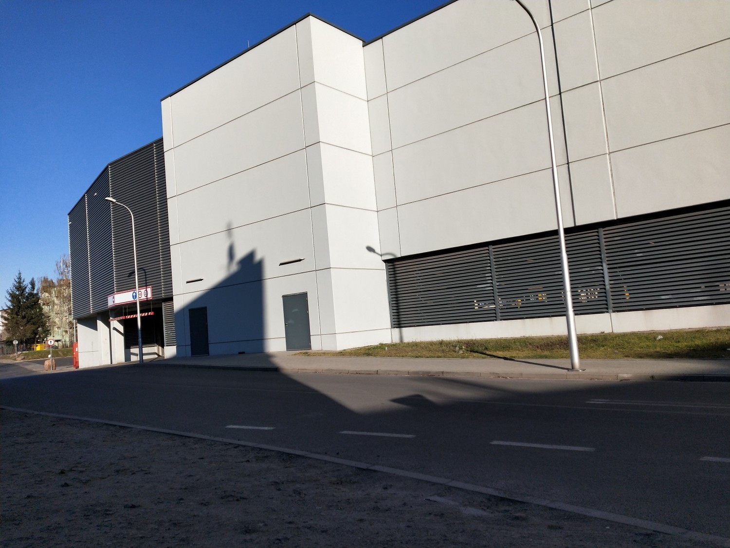 Nowe restrykcje dotyczące handlu i usług