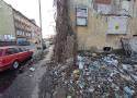 Paskudny budynek przy ulicy Prusa i teren wokół niego przeraża!