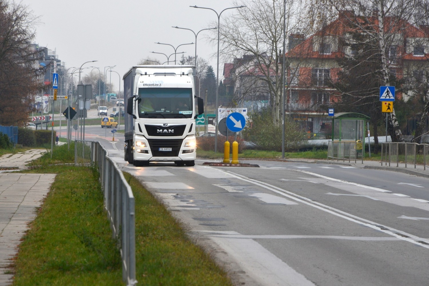 Mieszkańcy ulicy Wrzosowej chcą ustawienia znaku ograniczającego tonaż samochodów przejeżdżających ich drogą i skierowania tranzytu na ulicę Pieleckiego