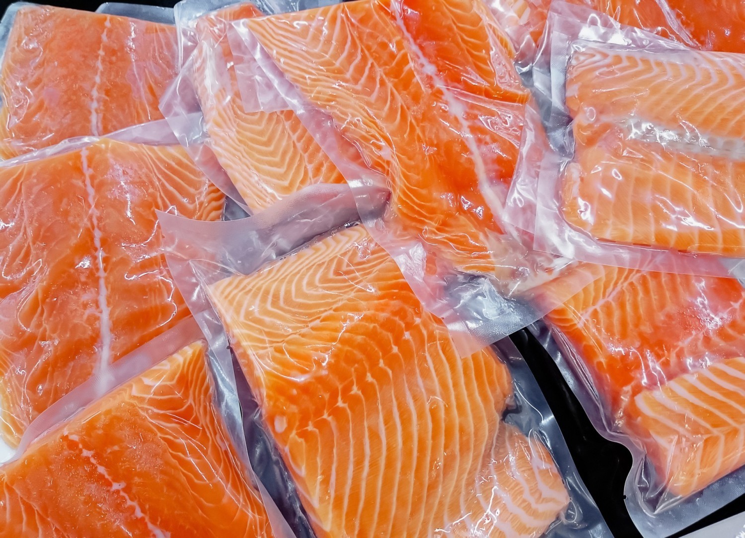 Produkt: Odyssee Łosoś wędzony na zimno sałatkowy, 200 g Numer partii/Termin przydatności do spożycia: 0909/1 / 04
