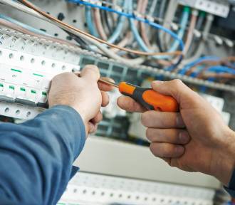 Jak często robić kontrole instalacji elektrycznej? Co grozi za ich brak?