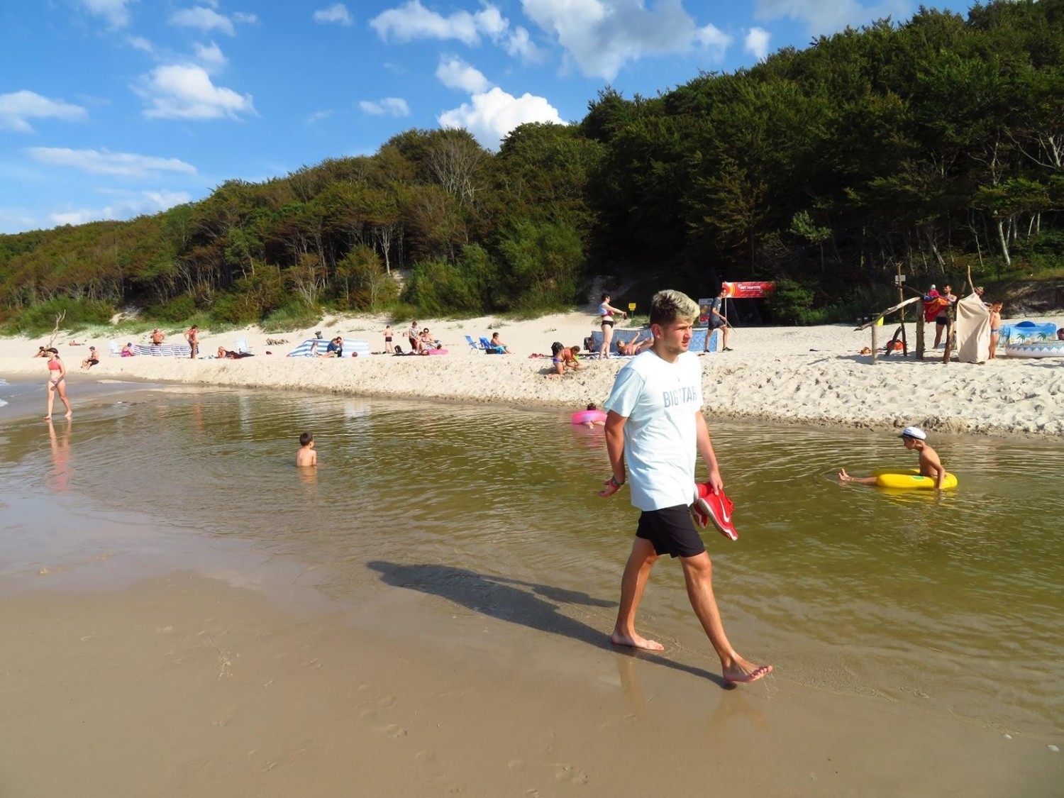 Na wszystkich polskich plażach panuje tłok, nawet w tych tzw