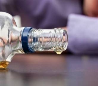 Pijani pilnowali czwórki dzieci. Wyniki badania alkomatem zatrważają