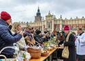 Święta Wielkanocne 2024 w Krakowie: tradycyjne święcenie pokarmów na Rynku Głównym, a także odpust Emaus przy Błoniach