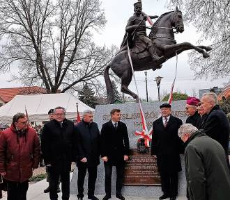 Pierwszy w Polsce okazały pomnik hetmana Stanisława Żółkiewskiego stanął w  Żółkiewce