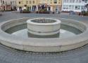 Kobieta kąpała się nago w fontannie na placu Legionów w Wieluniu