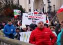 „Moje prawa to Konstytucja, nie kod QR”. Przeciwnicy szczepień spotkali się na placu Zamkowym w Lublinie. Zobacz zdjęcia