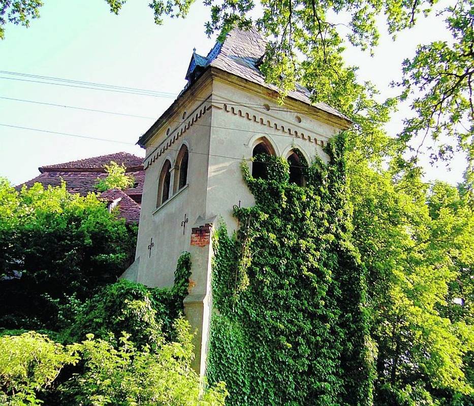 W podziemiach dzwonnicy miały być ukryte skrzynie