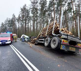 Wypadek na DK27 na trasie Bieniów-Żary. Zderzyły się dwa auta