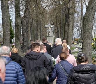 Pogrzeb profesora Ireneusza Walczaka. Profesora ASP w Katowicach żegnały tłumy
