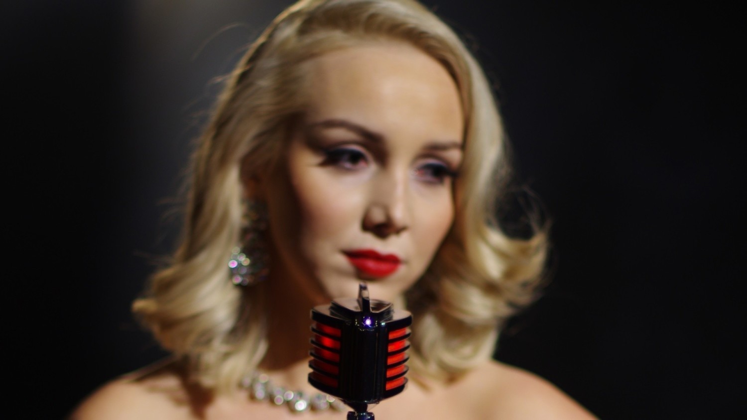 ATLVNTA: Nowe wcielenie muzyczne Kasi Golomskiej i Kamila Durskiego (Lilly Hates Roses), prezentuje pierwszy singiel: „Umrzesz tak jak ja”