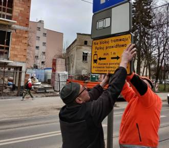 Auta blokują tramwaje w Bydgoszczy! Nowe znaki w mieście i wysokie mandaty