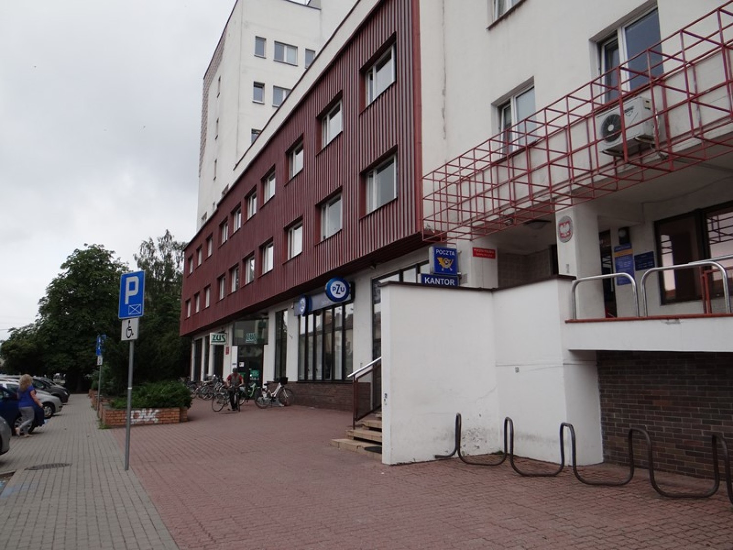 By otrzymać dodatkowy zasiłek opiekuńczy wystarczy złożyć u swojego płatnika składek, np