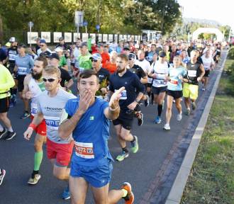 Maraton Warszawski 2018. Zdjęcia uczestników jubileuszowej edycji biegu [CZĘŚĆ 1]