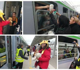 W Kutnie pomagają uchodźcom z Ukrainy, którzy pociągami przejeżdżają przez miasto