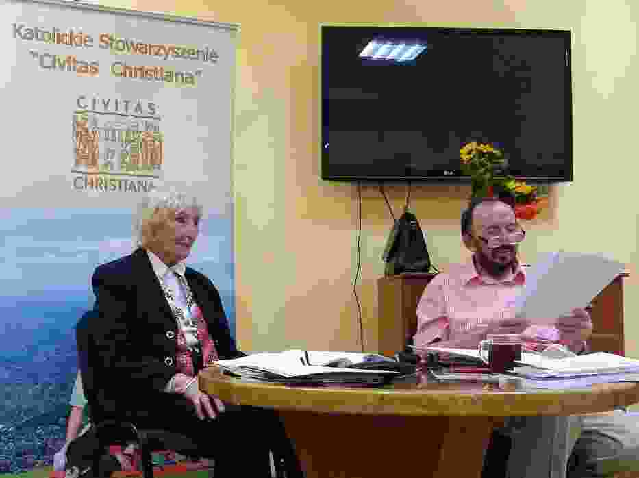 Henryk Wolniak-Zbożydarzyc i prowadząca spotkanie Maria Ewa Syska