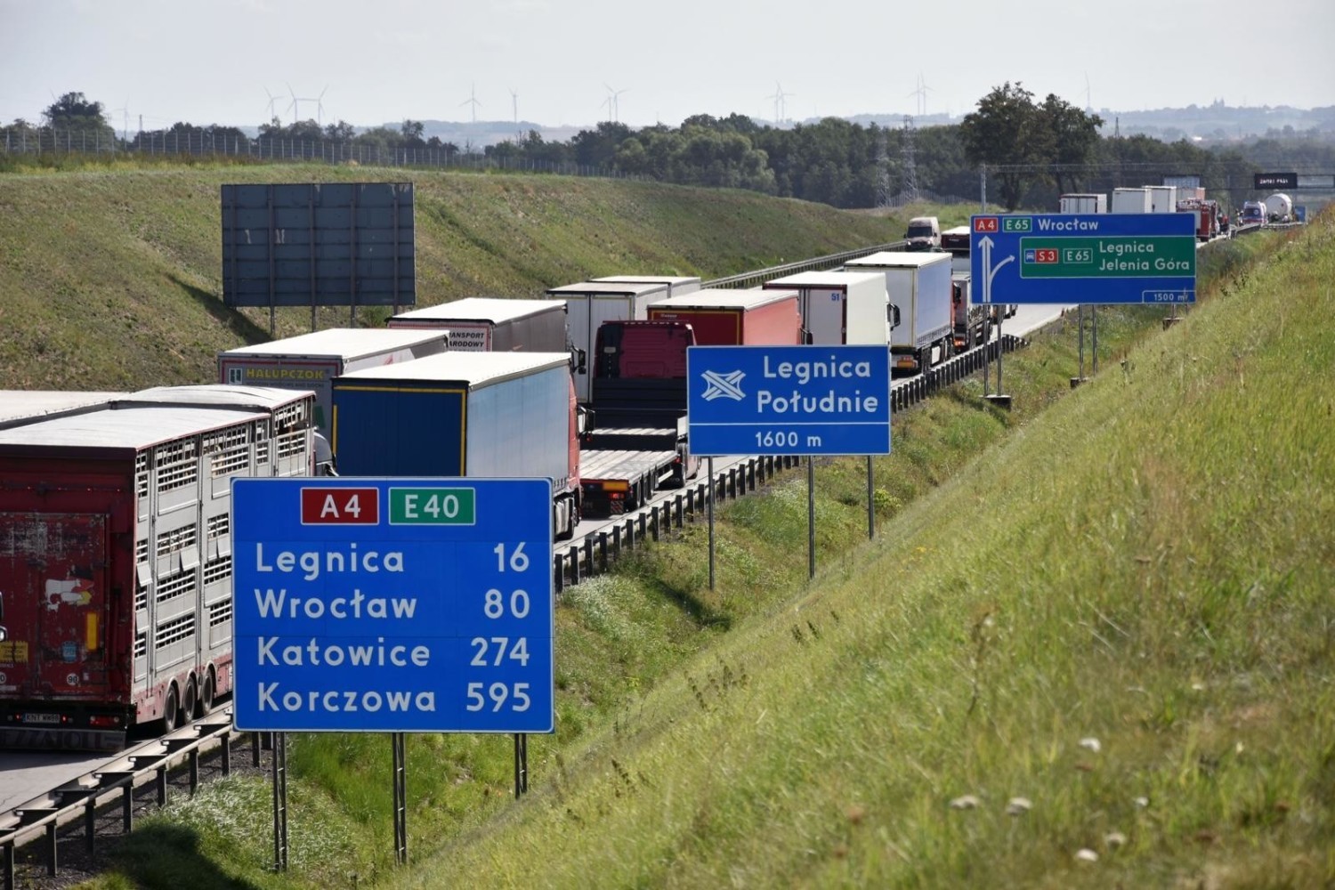 Uwaga kierowcy. Mnóstwo utrudnień na drogach Dolnego Śląska