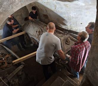 Tajemnice krypty Ostrogskich. Zaskakujące odkrycia w sarkofagach właścicieli Tarnowa