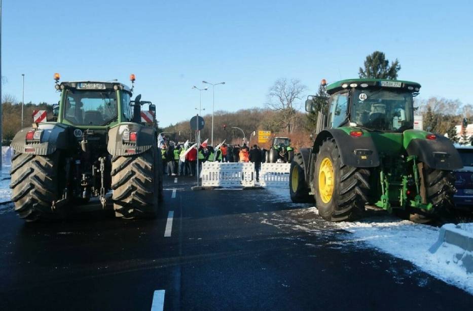 Na zdjęciach protest rolników na granicy polsko - niemieckiej 8 stycznia 2024 roku