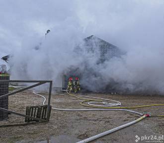 Pożar budynku jednorodzinnego w Gorzupi. Na miejscu działało siedem zastępów ZDJĘCIA