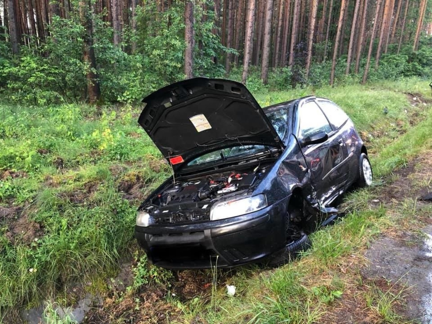 Na miejsce wypadku przyjechały służby ratunkowe
