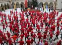 Bunt Mikołajów w Niepołomicach. Przebierańcy biegli ulicami miasta ZDJĘCIA
