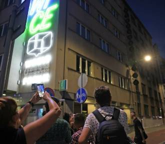 Neon „Kierunek GZM!” rozświetla Katowice