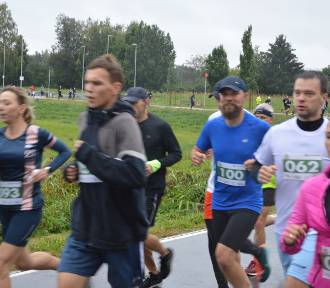 Rozpoczynają się zmagania biegowe w Skierniewicach. Bieg Zielonego Jabłuszka