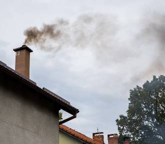 Mazowsze "lekceważy stan jakości powietrza". Jest raport Polskiego Alarmu Smogowego
