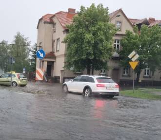 Powiat nawiedziły intensywne opady deszczu. Ponad 20 interwencji straży pożarnej