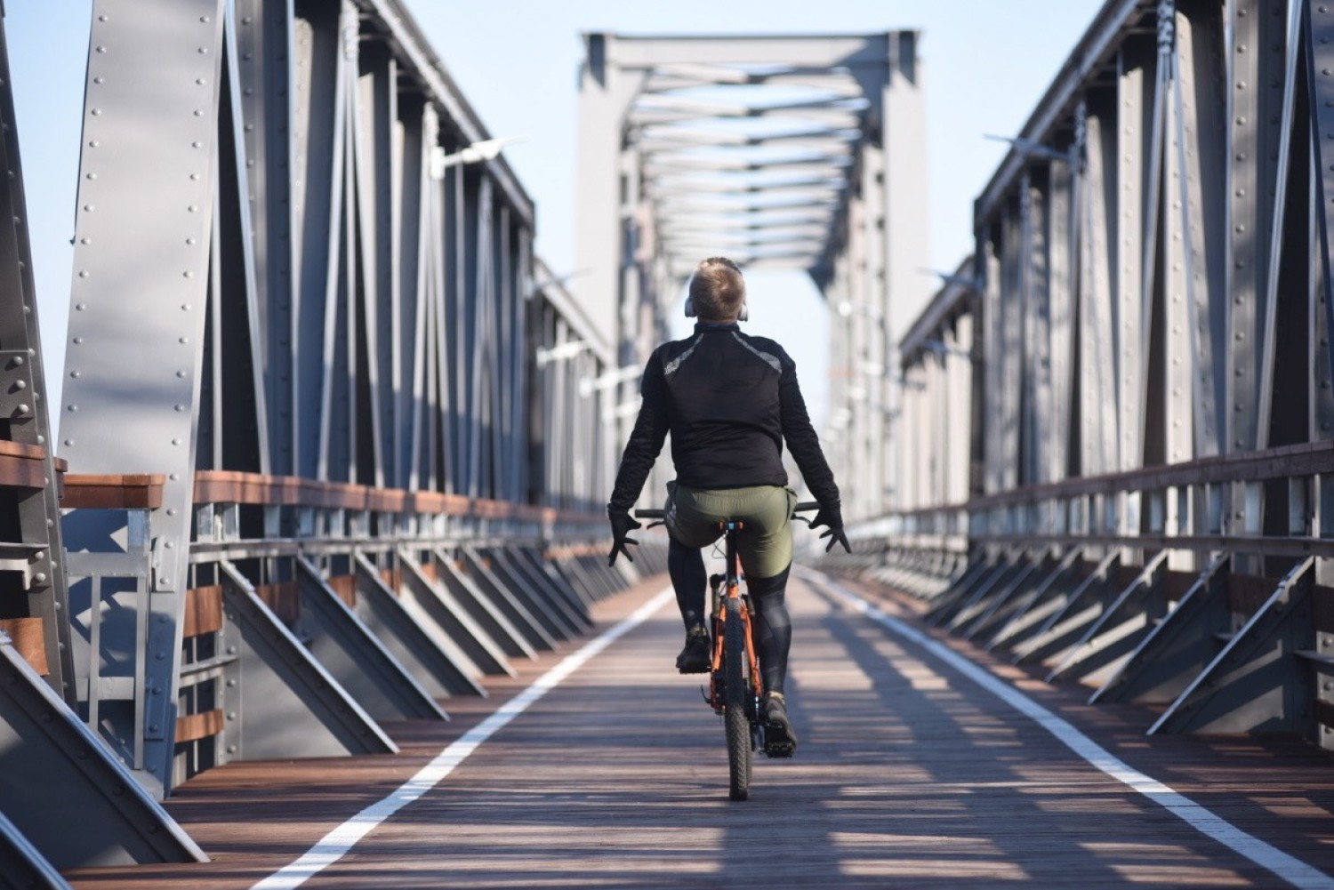 Zdjęcia ścieżki rowerowej na moście w Stanach, koło Nowej Soli, 25 marca 2020 r