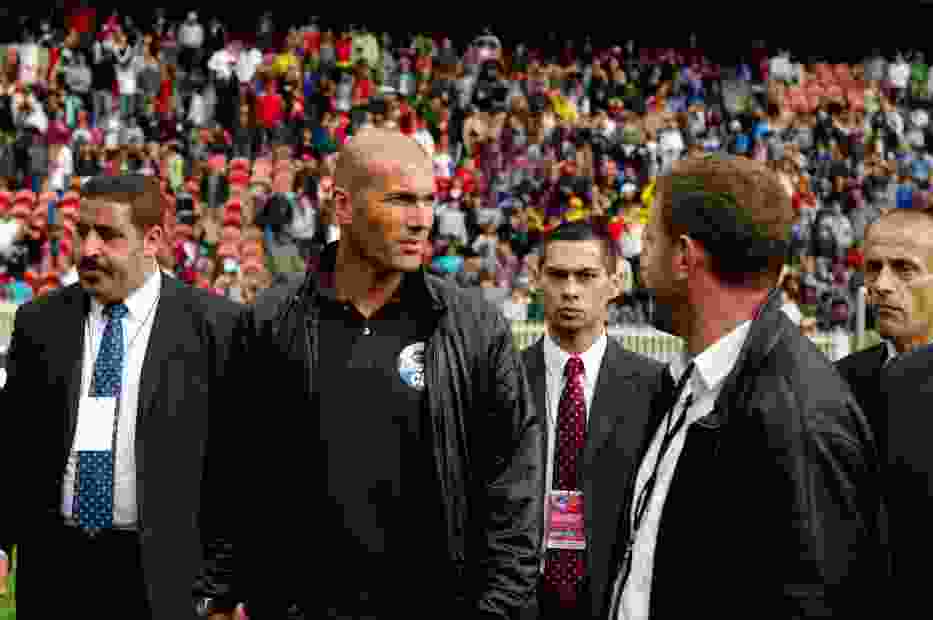 Po środku Zinedine Zidane