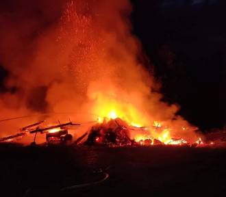 Pożar budynku gospodarczego w gminie Brąszewice ZDJĘCIA