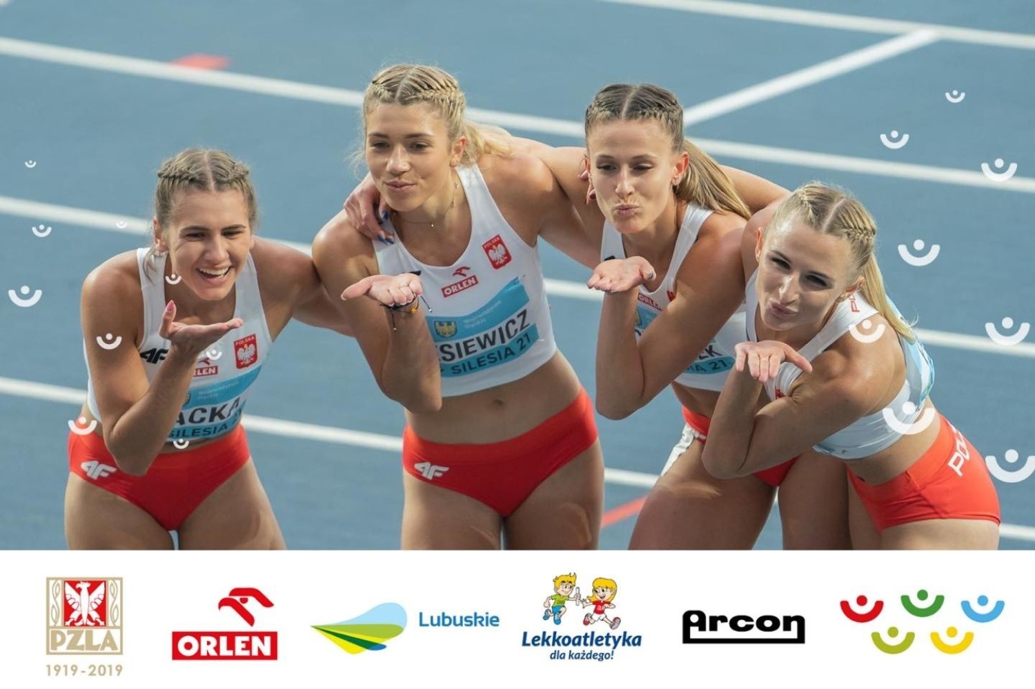 Kornelia Lesiewicz i Natalia Kaczmarek (w środku) po biegu eliminacyjnym