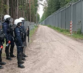 Policjanci z Krakowa też pracują na wschodniej granicy. Trudna służba, trudne warunki