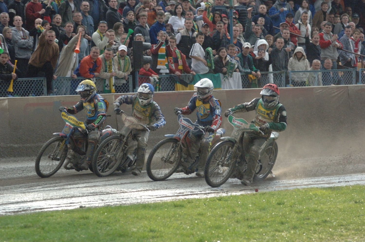 Na żużlowe lubuskie derby w sezonie 2006 kibice w Zielonej Górze i Gorzowie czekali mocno stęsknieni, ponieważ było to pierwsze starcie Falubazu i Stali od 2001 roku